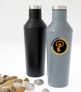 

Vaso Térmico 24/12 – Mantén la Temperatura Perfecta
Disfruta de tus bebidas favoritas a la temperatura ideal con nuestro vaso térmico 24/12, diseñado con tecnología de vacío para un rendimiento excepcional. Gracias a su construcción de acero inoxidable grado alimenticio, mantiene las bebidas frías por hasta 24 horas y calientes por hasta 12 horas, asegurando frescura y comodidad en cada sorbo.
