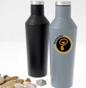 Vaso Térmico 24/12 – personalizado con tu logotipo y/o Marca, Mantén la Temperatura Perfecta Disfruta de tus bebidas favoritas a la temperatura ideal con nuestro vaso térmico 24/12, diseñado con tecnología de vacío para un rendimiento excepcional. Gracias a su construcción de acero inoxidable grado alimenticio, mantiene las bebidas frías por hasta 24 horas y calientes por hasta 12 horas, asegurando frescura y comodidad en cada sorbo.